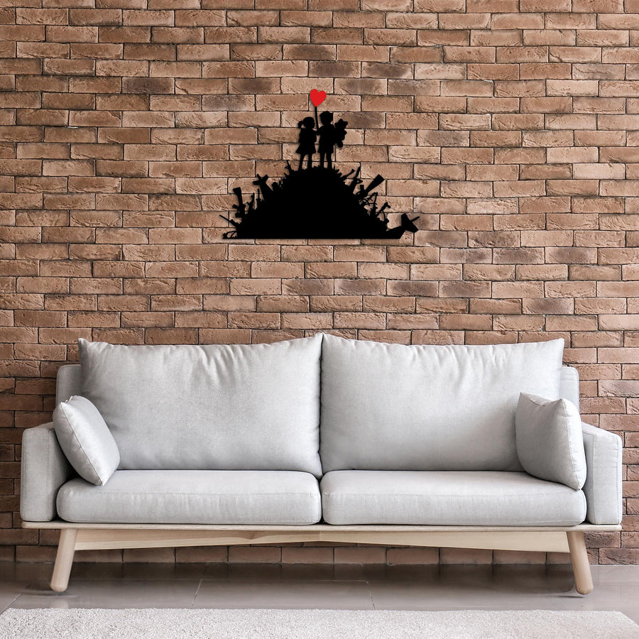Banksy Cocuklar Kalp Metal Duvar Panosu - Siyah