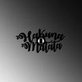 Hakuna Matata Yazili Metal Duvar Apligi - Siyah