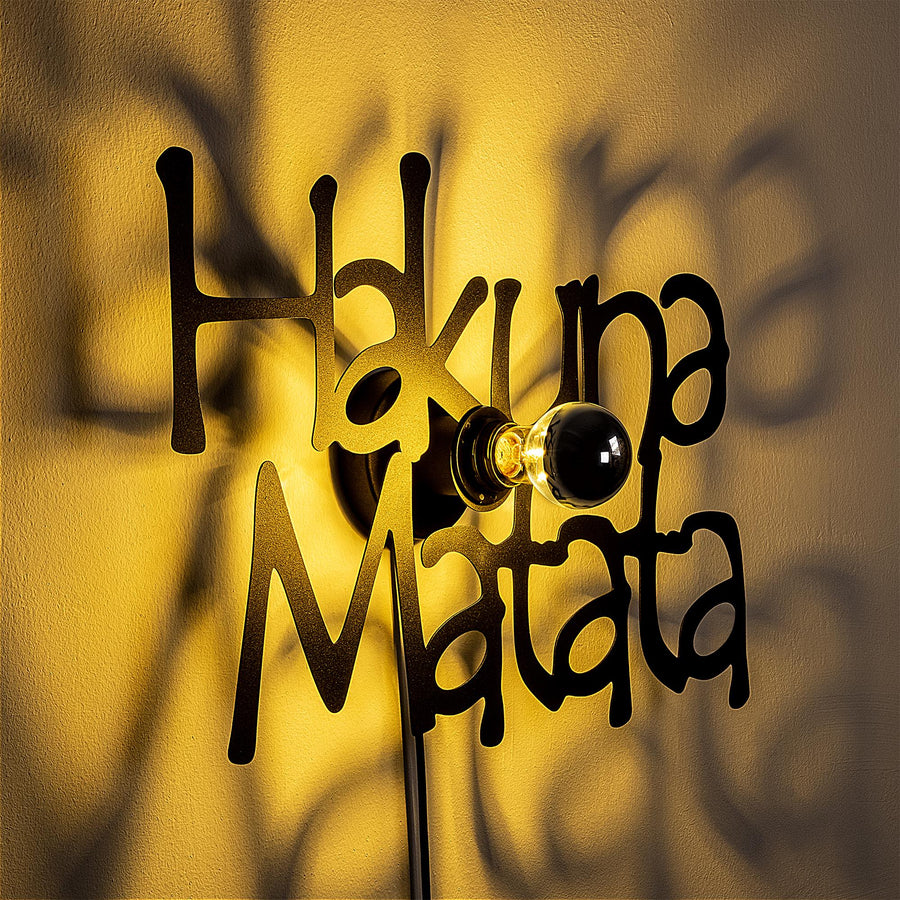 Hakuna Matata Yazili Metal Duvar Apliki - Siyah