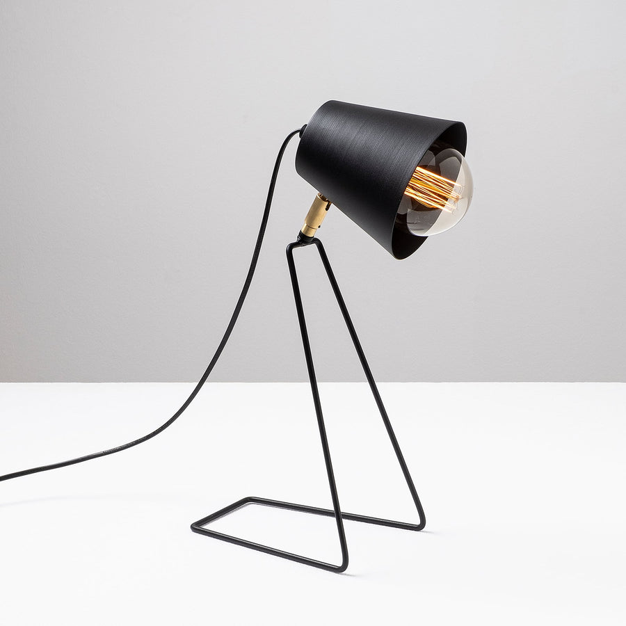 Tripod Ayaklı Metal Masa Lambası - Siyah