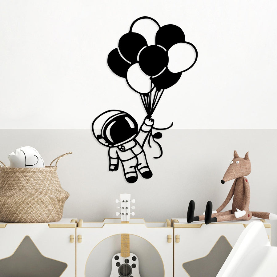 Astronot Balon Ucus Metal Duvar Panosu - Siyah