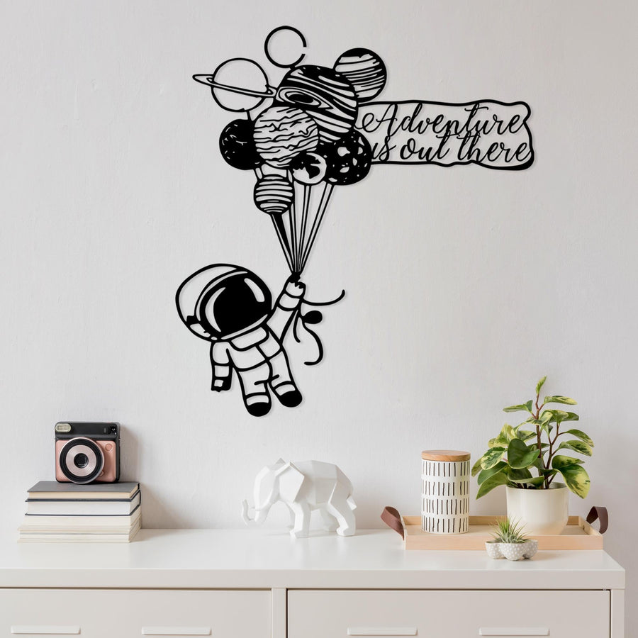 Astronot Gezegen Balon Metal Duvar Panosu - Siyah