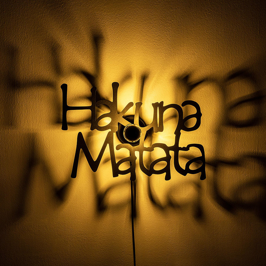 Hakuna Matata Yazili Metal Duvar Apliki - Siyah