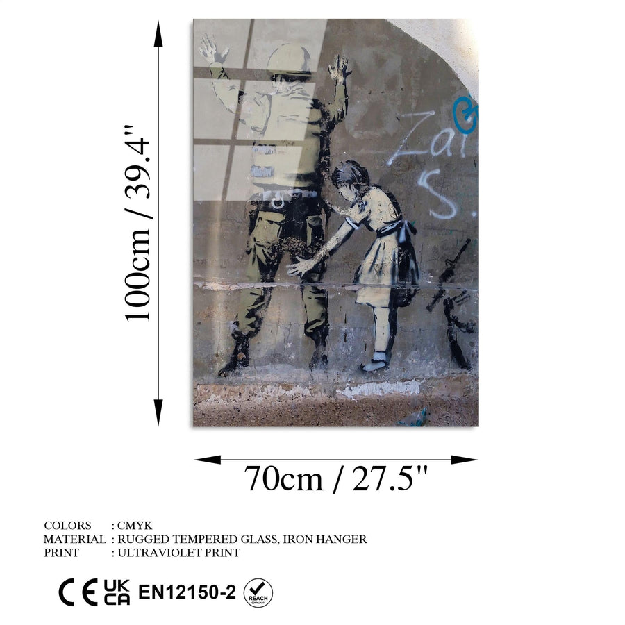 Banksy Kiz ve Asker Cam Tablo - Bej