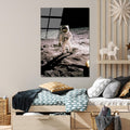 Ay Yüzeyinde Astronot Cam Tablo - Gri